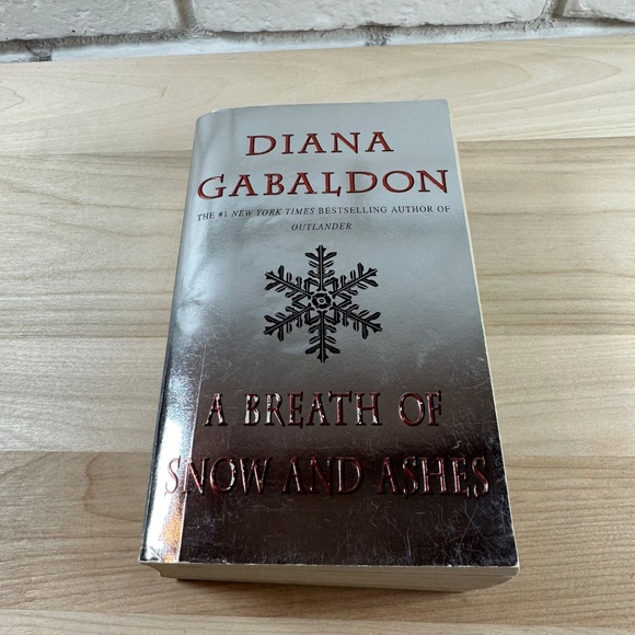 4 Diana Gabaldon paperbacks from the Outlander Series - Picture 8 of 9